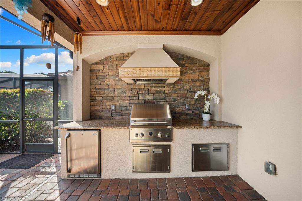 TWIN EAGLES - Residential