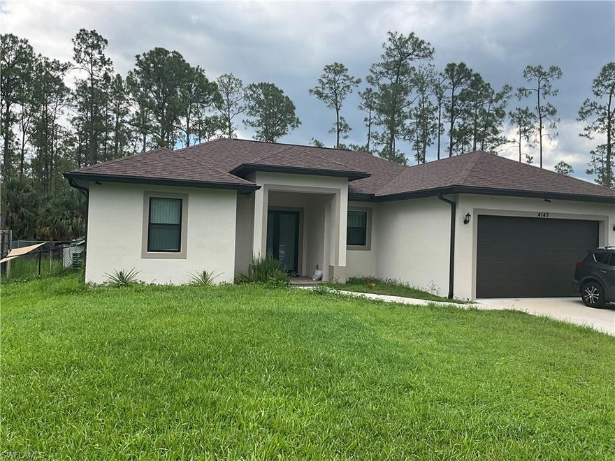 HOUSE FOR RENT IN DESOTO! Spacious and ready to move in! This beautiful 3-bedroom, 2-bathroom home sits on a large 1.59-acre lot, offering plenty of space and privacy. Great location near supermarkets and 7 Food in Everglades, with easy access to main roads. Perfect if you need extra outdoor space or parking. Peaceful surroundings and move-in ready.Don’t miss this opportunity!