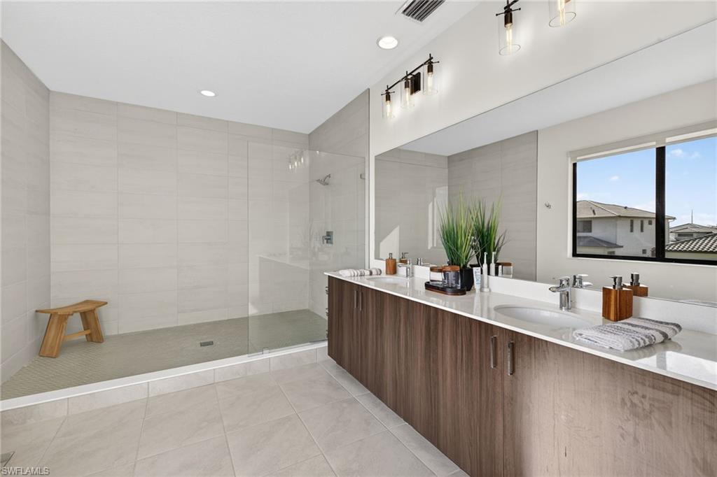 MAPLE RIDGE - Residential