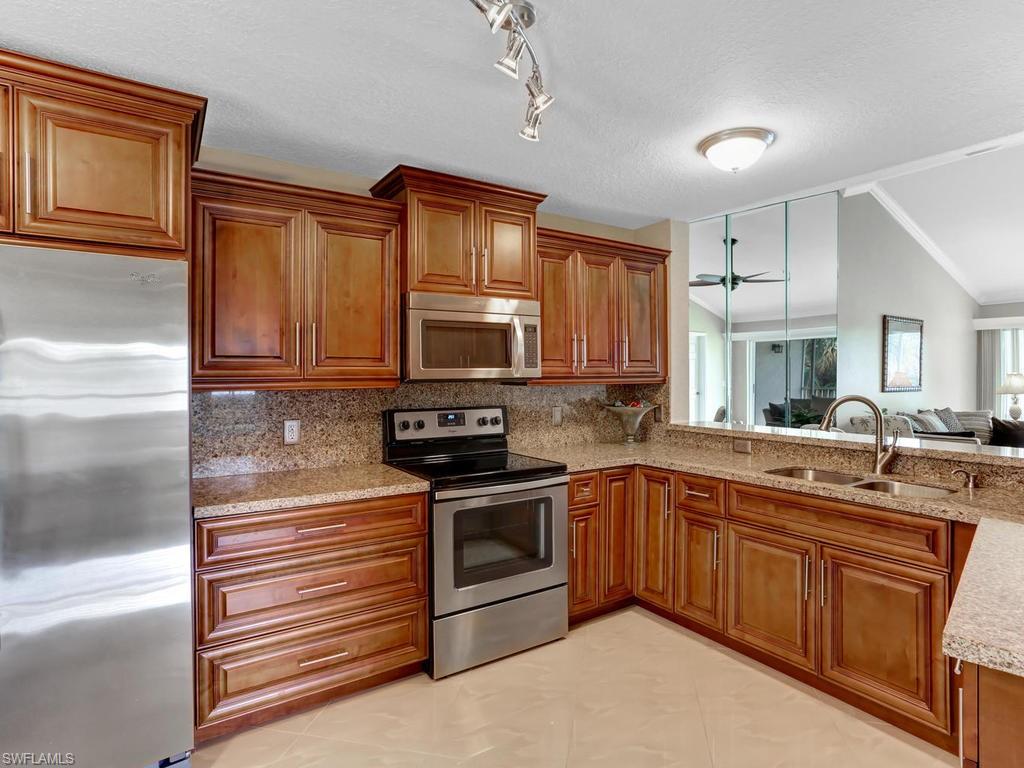 SAPPHIRE LAKES - Residential