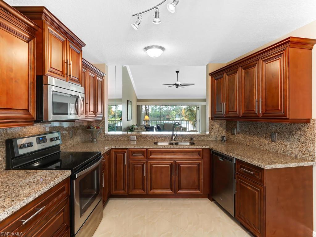 SAPPHIRE LAKES - Residential