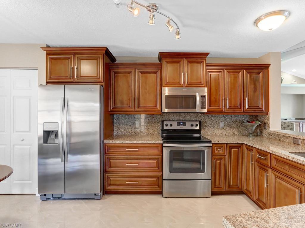 SAPPHIRE LAKES - Residential