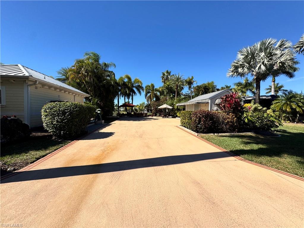 RIVERBEND MOTORCOACH RESORT - Land