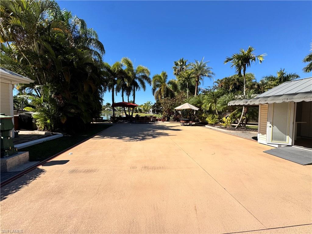 RIVERBEND MOTORCOACH RESORT - Land