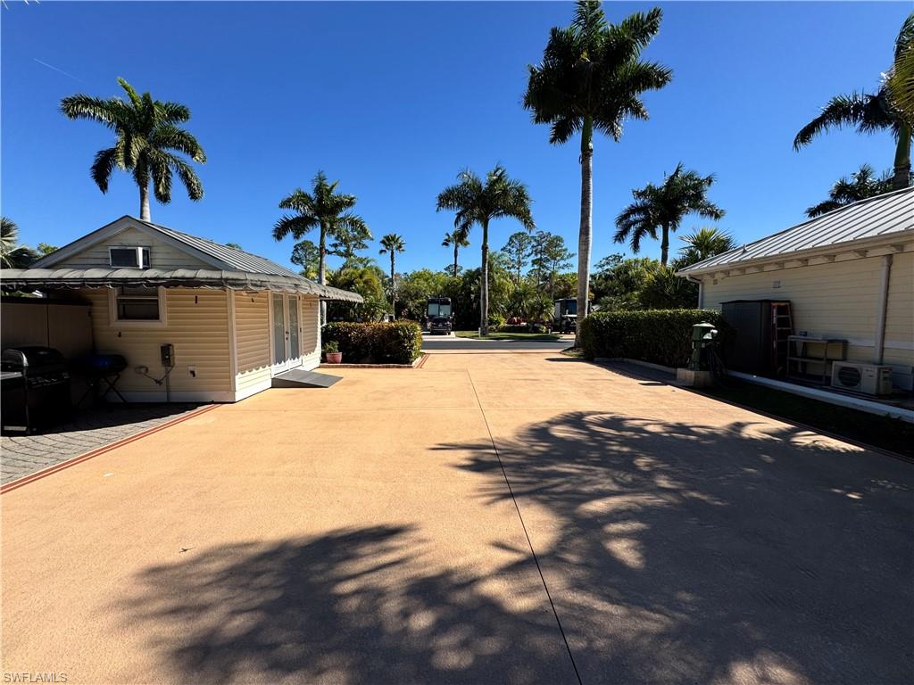 RIVERBEND MOTORCOACH RESORT - Land