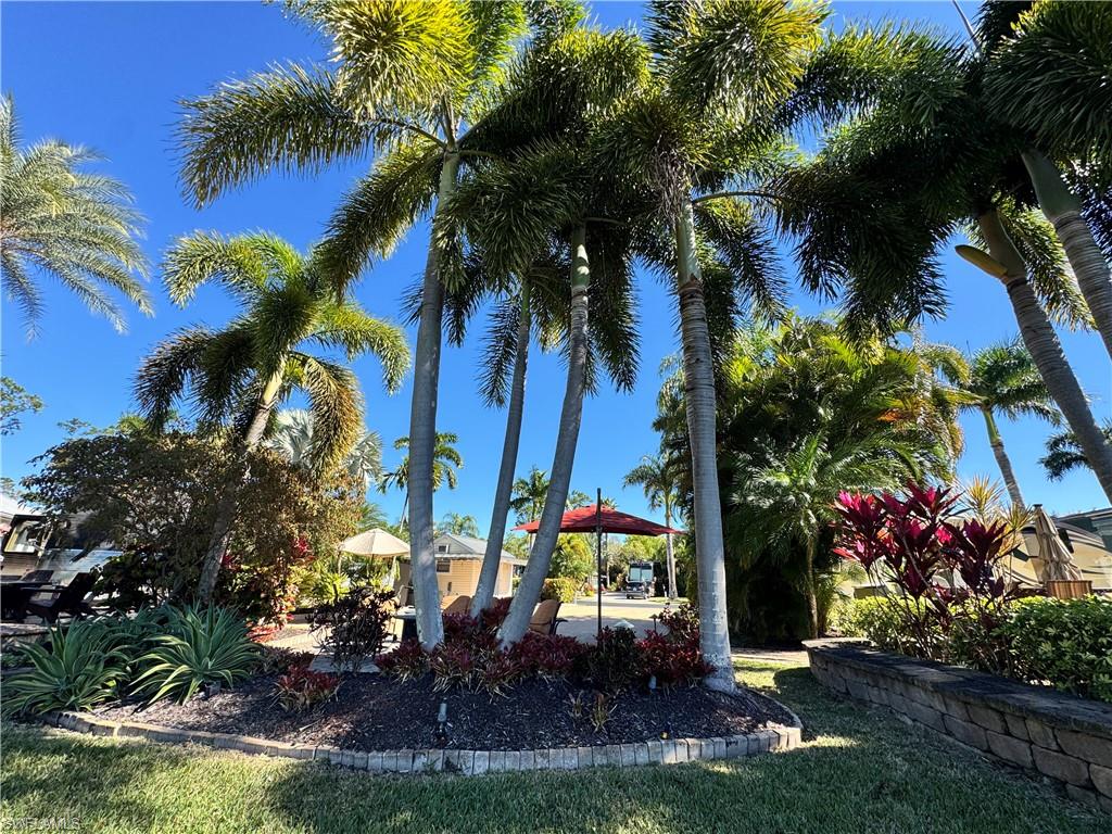 RIVERBEND MOTORCOACH RESORT - Land