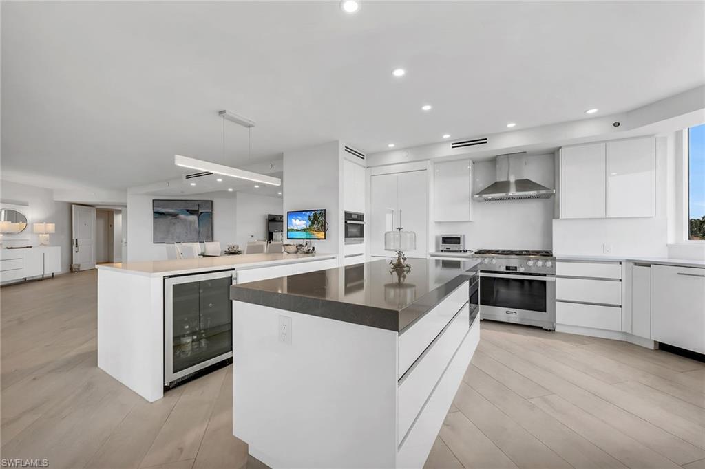 6597 Nicholas BLVD 401