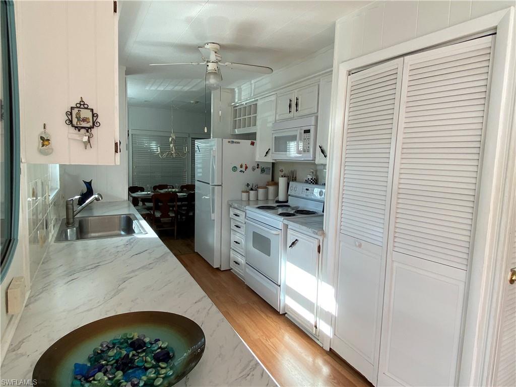 CARRIAGE VILLAGE - Residential