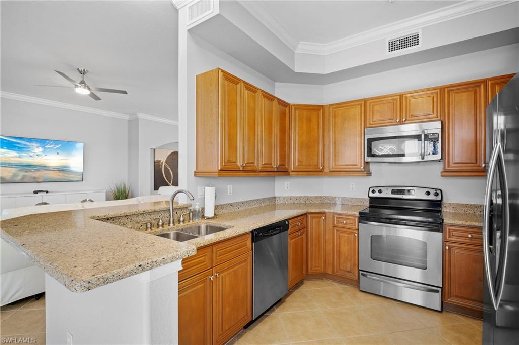 COACH HOMES AT HERITAGE BAY - Residential