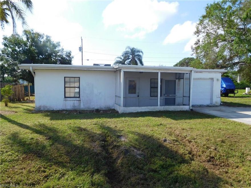 Great opportunity for a first time home buyer or investor looking to build their portfolio. Quiet area with easy access to I-75, downtown Fort Myers and close to dining and shopping.