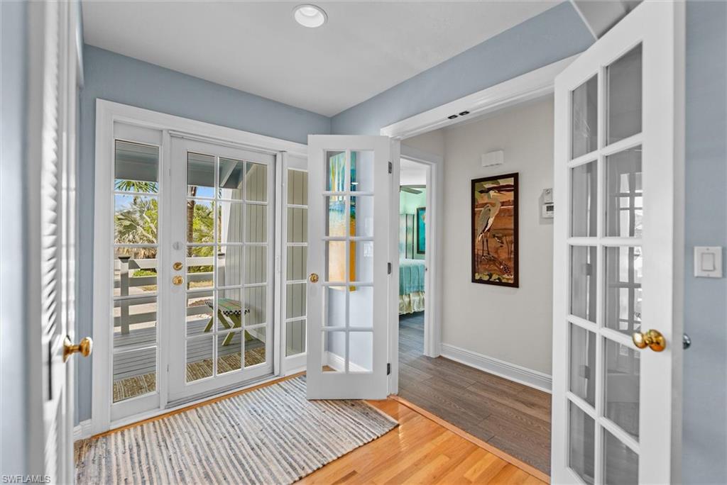 SANIBEL BAYOUS - Residential