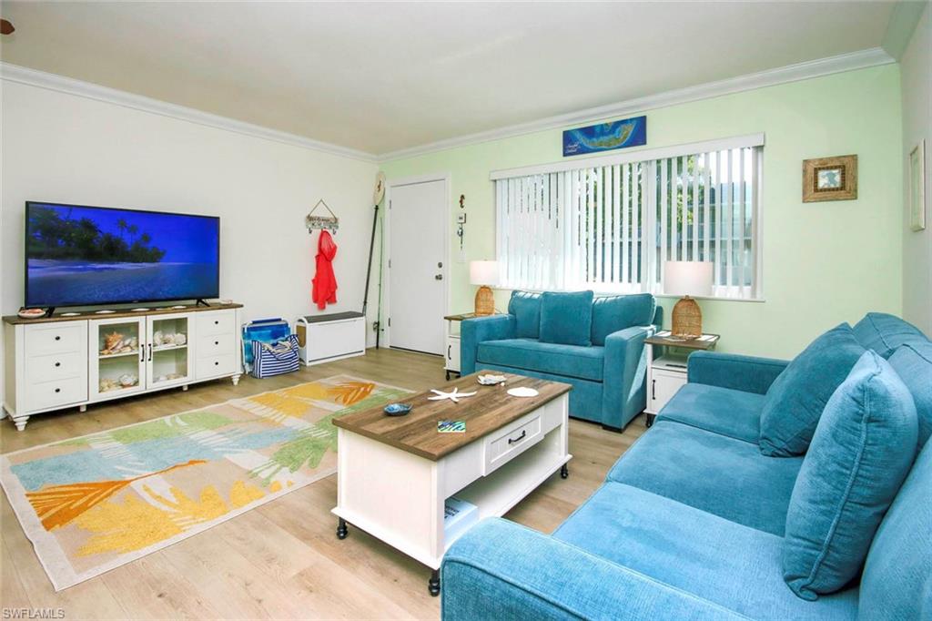 CAPTAINS WALK - Residential