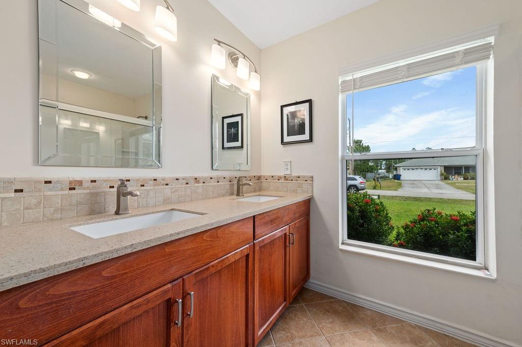 MIRROR LAKES - Residential