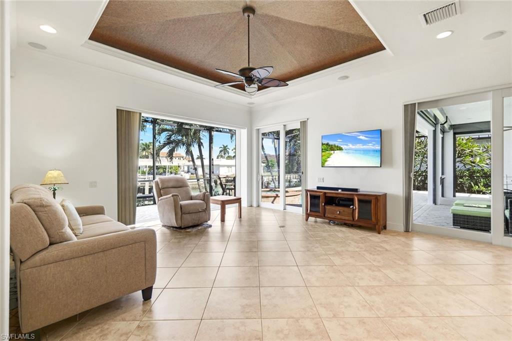 MARCO BEACH - Residential