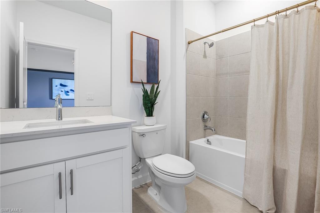 HAMPTON LAKES - Residential