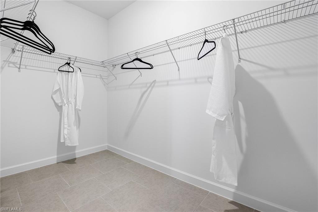 HAMPTON LAKES - Residential