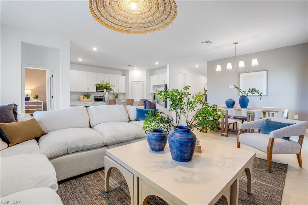 HAMPTON LAKES - Residential