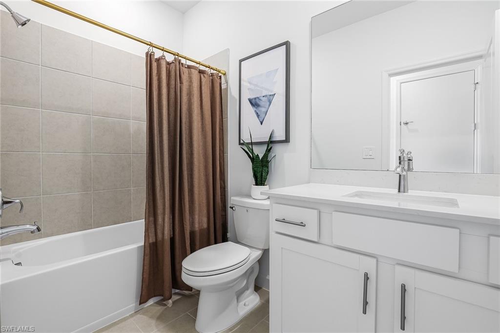 HAMPTON LAKES - Residential