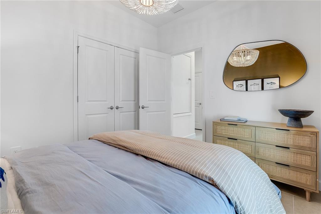 HAMPTON LAKES - Residential