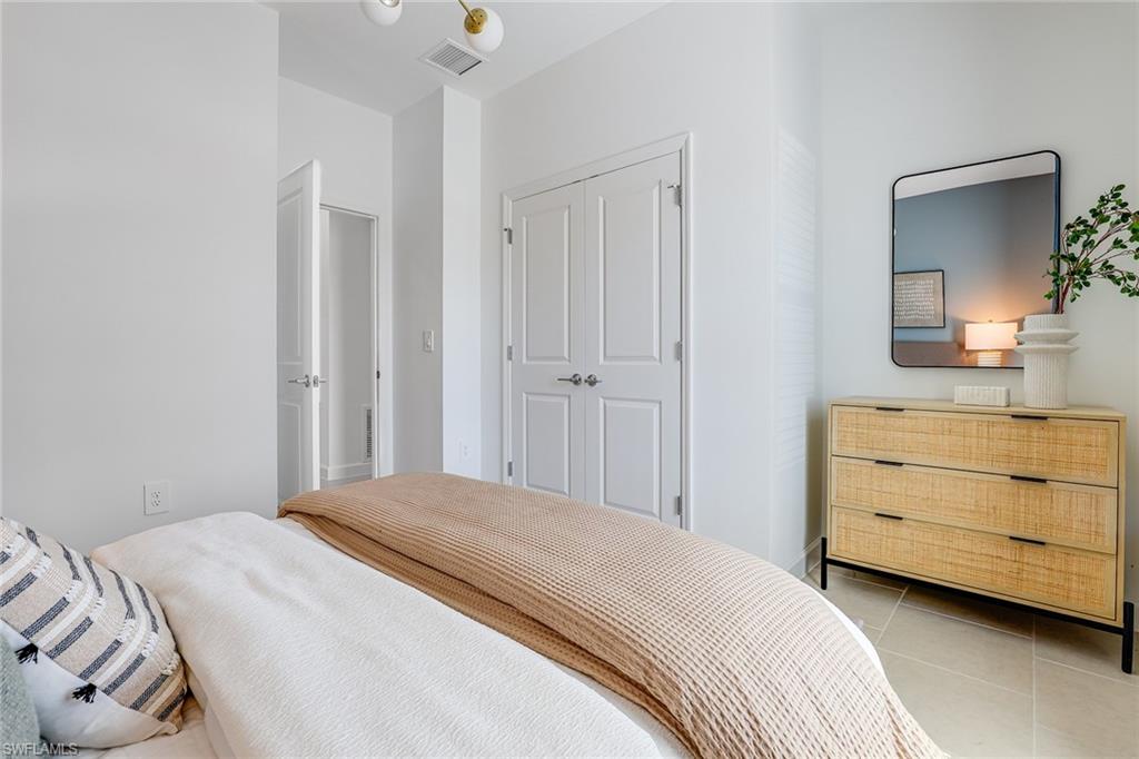 HAMPTON LAKES - Residential