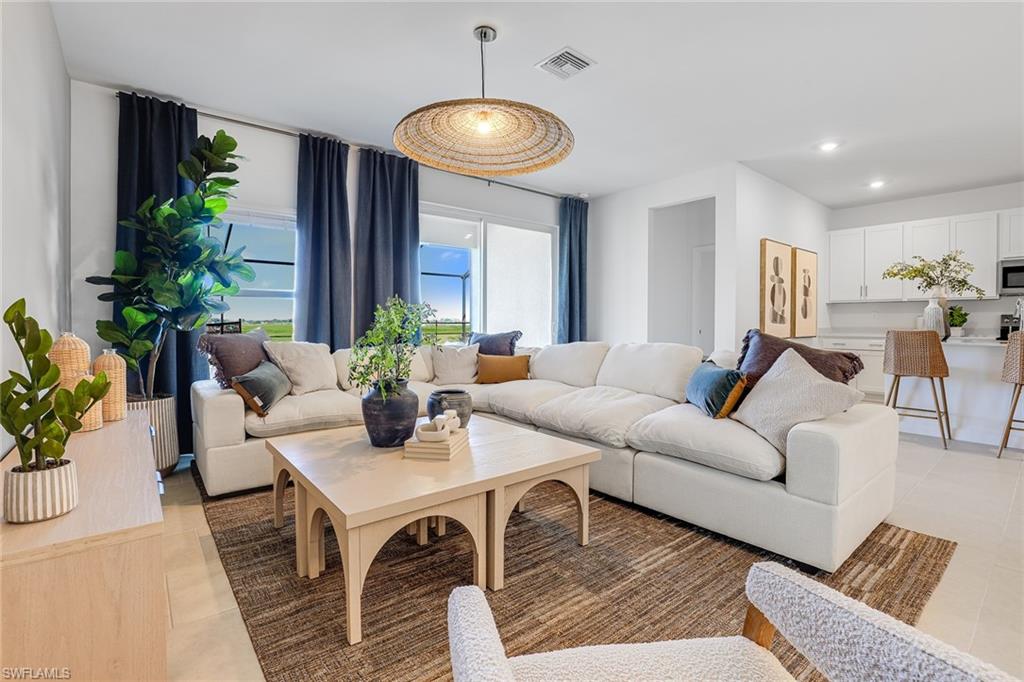 HAMPTON LAKES - Residential