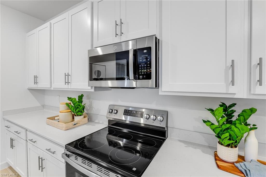 HAMPTON LAKES - Residential