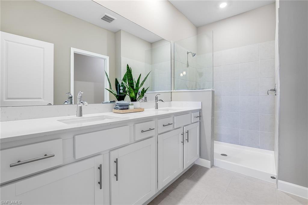 HAMPTON LAKES - Residential