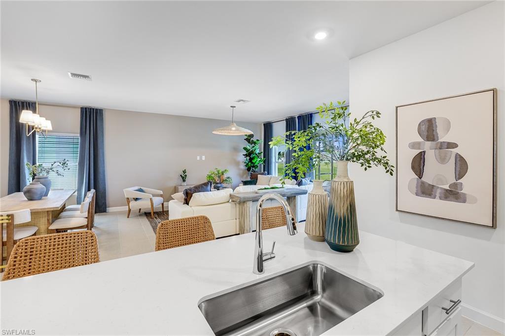 HAMPTON LAKES - Residential