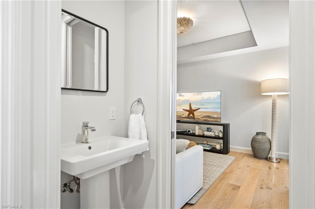 ELEVEN ELEVEN CENTRAL - Residential