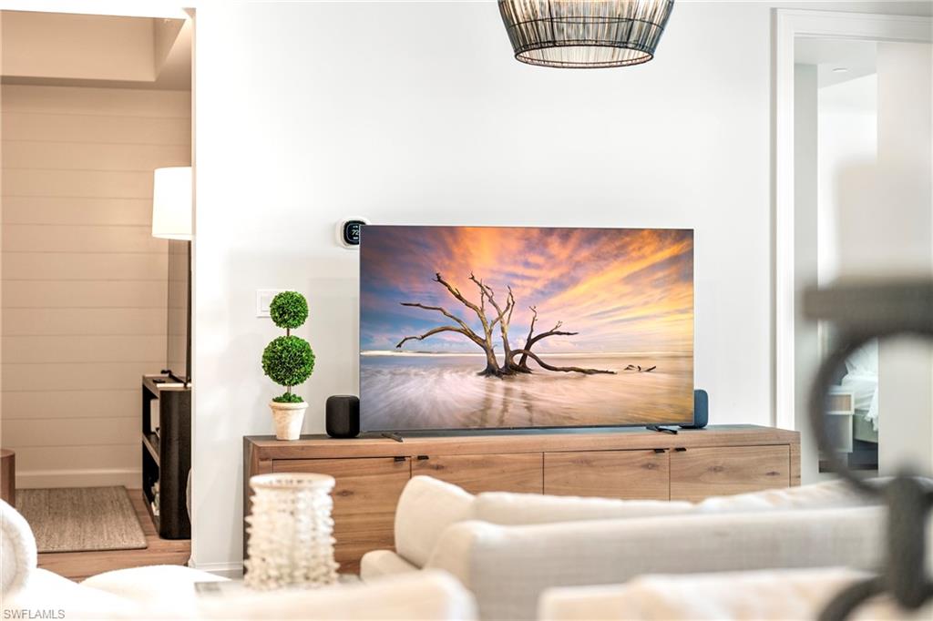 ELEVEN ELEVEN CENTRAL - Residential