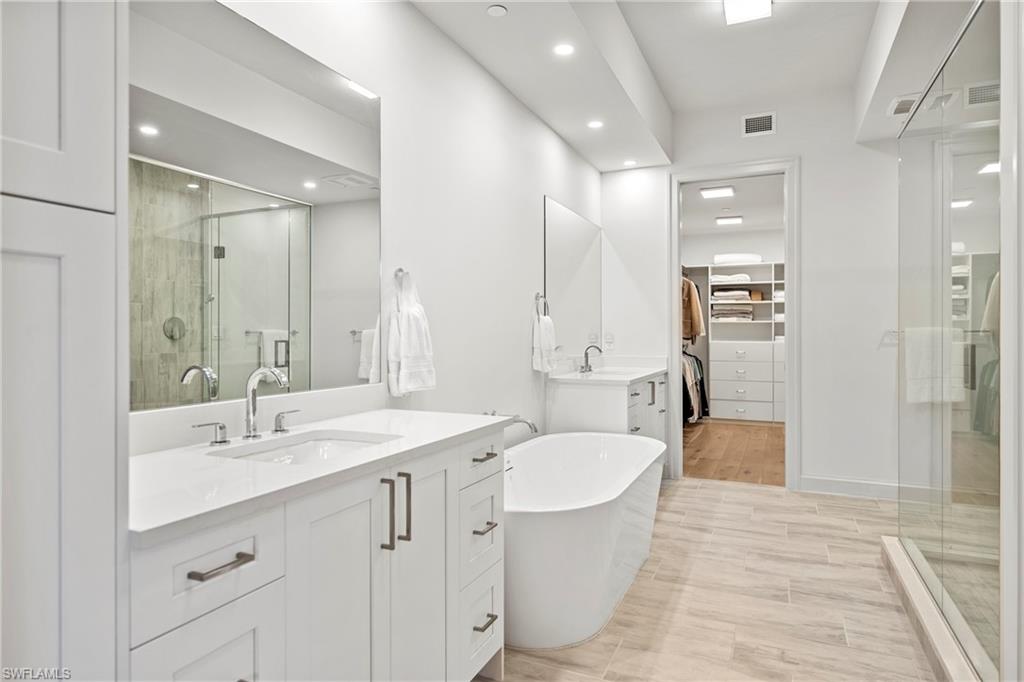 ELEVEN ELEVEN CENTRAL - Residential