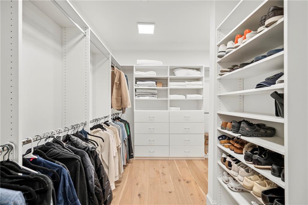 ELEVEN ELEVEN CENTRAL - Residential