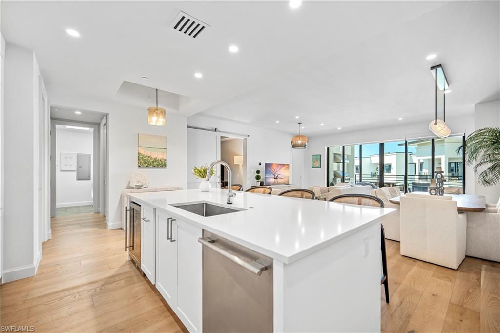 ELEVEN ELEVEN CENTRAL - Residential