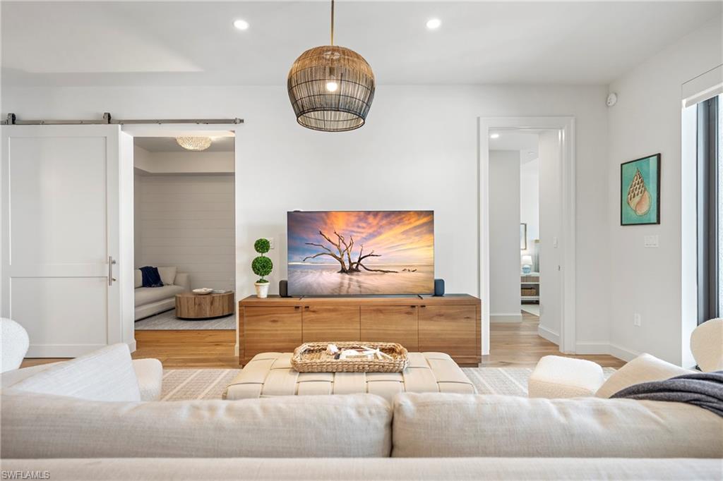 ELEVEN ELEVEN CENTRAL - Residential