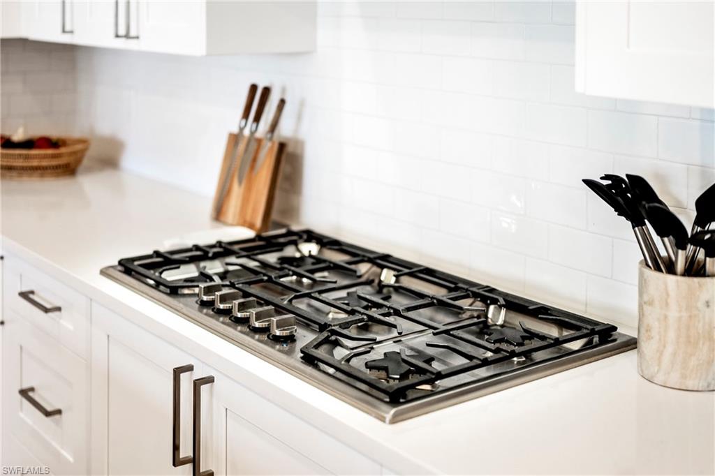 ELEVEN ELEVEN CENTRAL - Residential