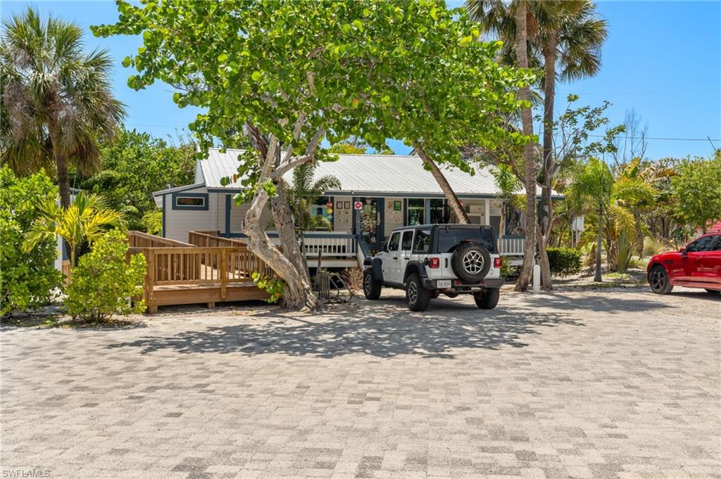1039 & 1041 Periwinkle WAY