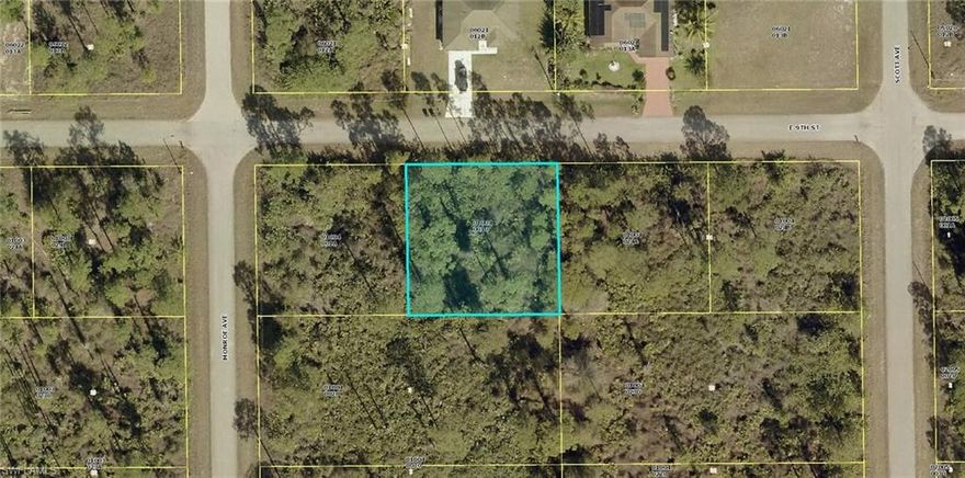 Quarter acre residential building lot in Lehigh Acres! Great Location!