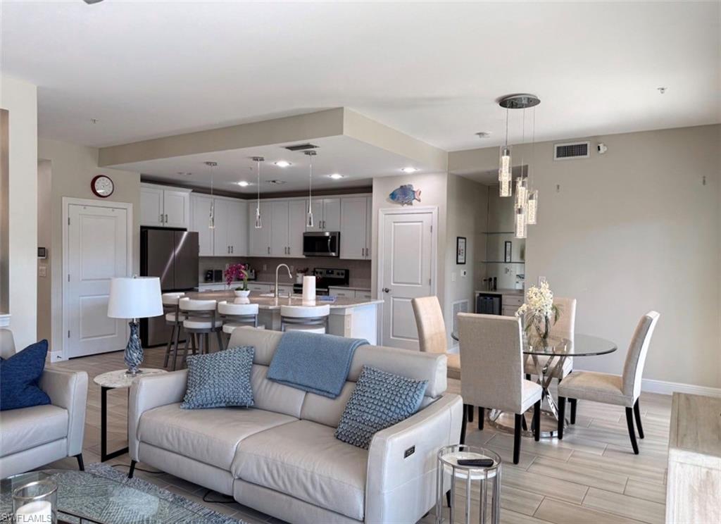 CARRIAGE HOMES AT LIVINGSTON LAKES - Residential Lease