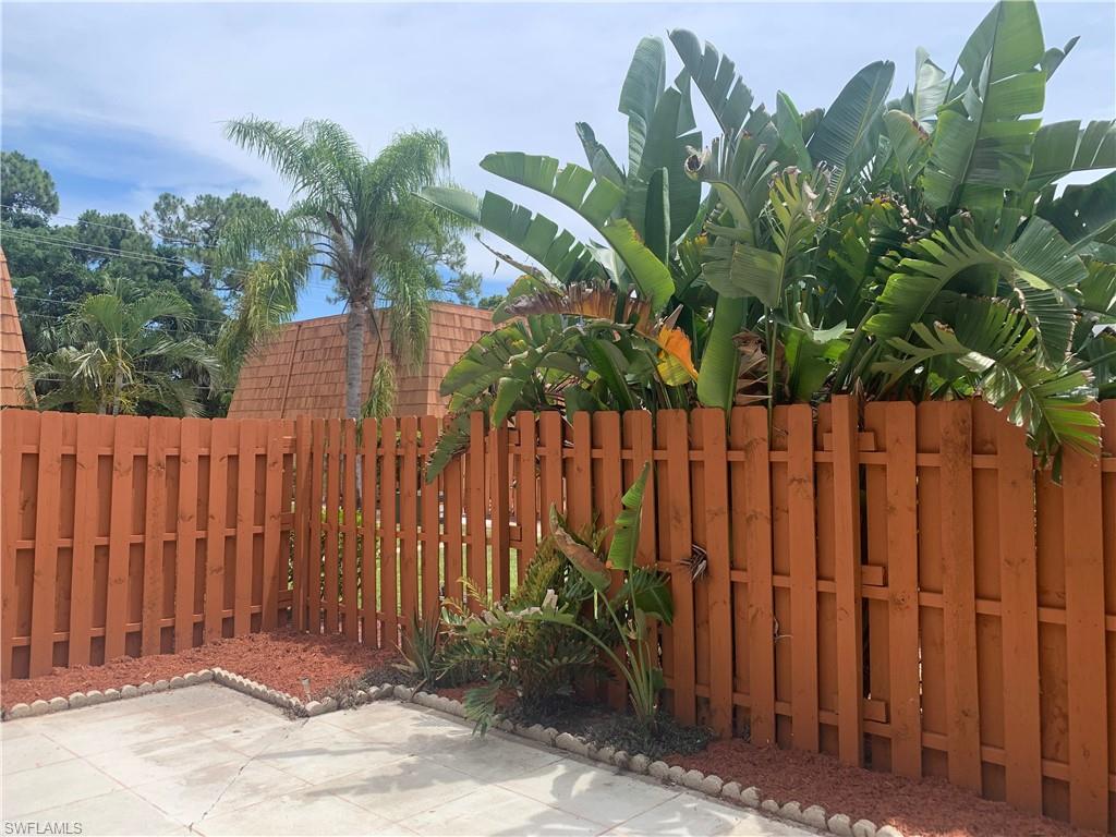 PARKWOODS TOWNHOUSE COMMUNITY - Residential