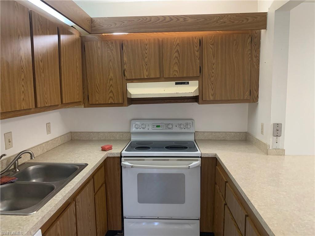 PARKWOODS TOWNHOUSE COMMUNITY - Residential