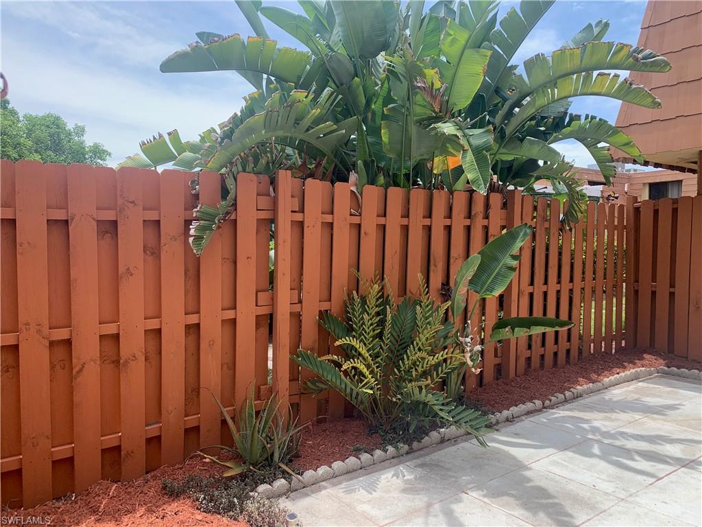 PARKWOODS TOWNHOUSE COMMUNITY - Residential