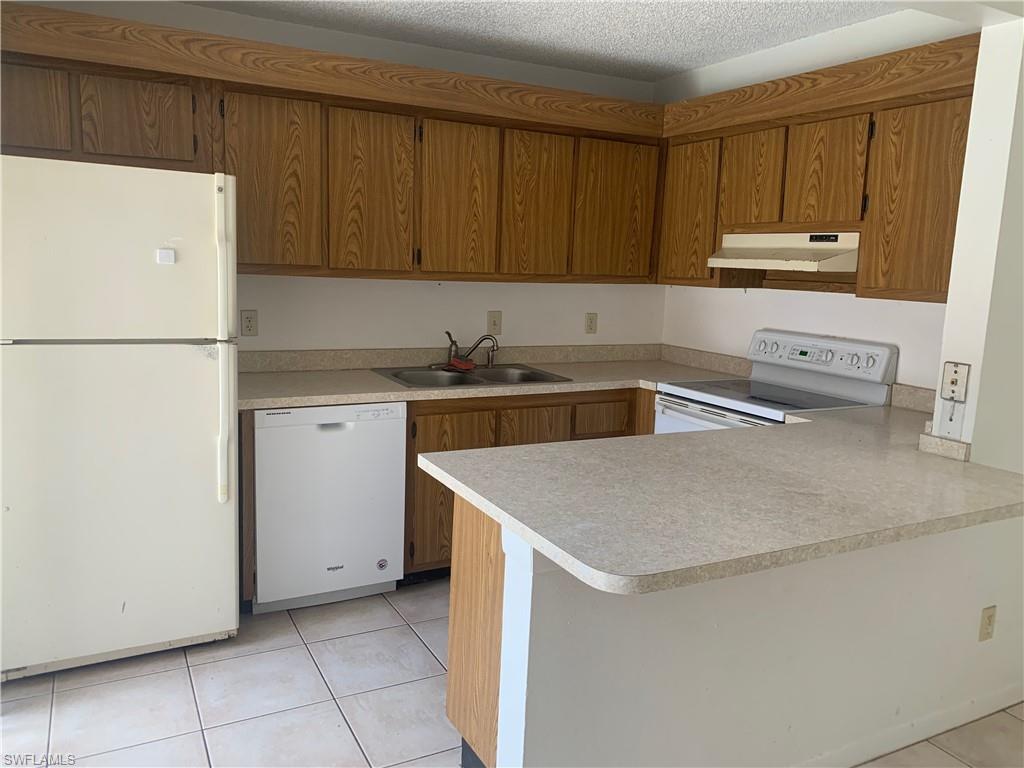 PARKWOODS TOWNHOUSE COMMUNITY - Residential