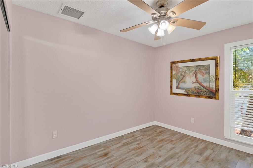 ROYAL WOODS - Residential