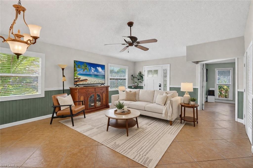 ROYAL WOODS - Residential