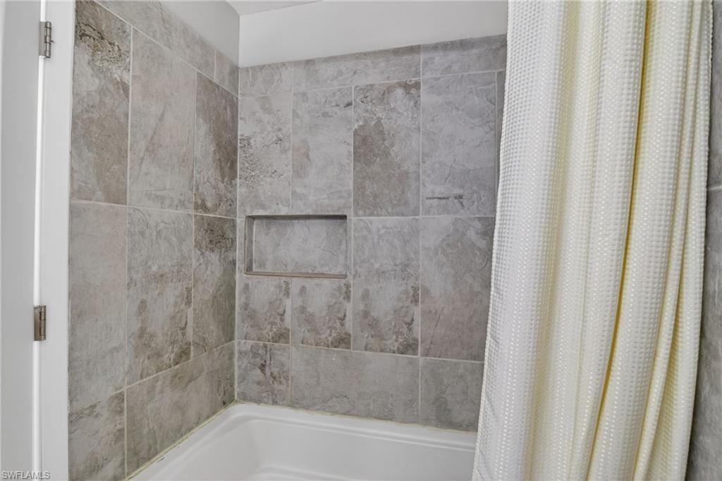 ROYAL WOODS - Residential