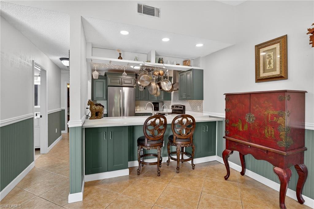 ROYAL WOODS - Residential