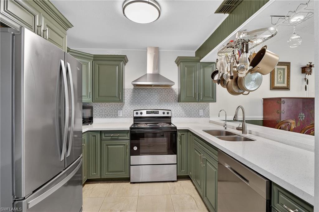 ROYAL WOODS - Residential