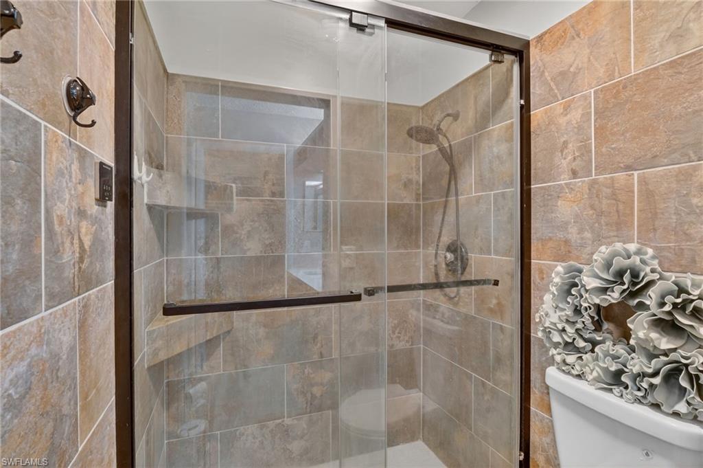 ROYAL WOODS - Residential