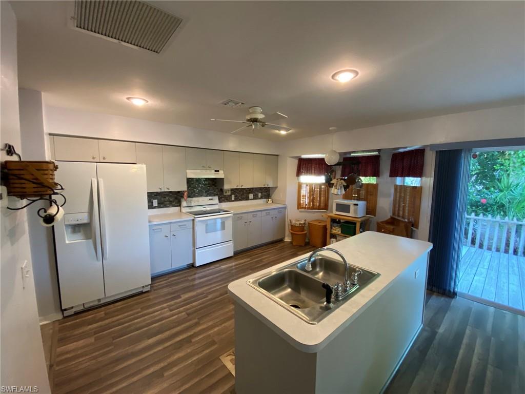 SAN CARLOS PARK - Residential