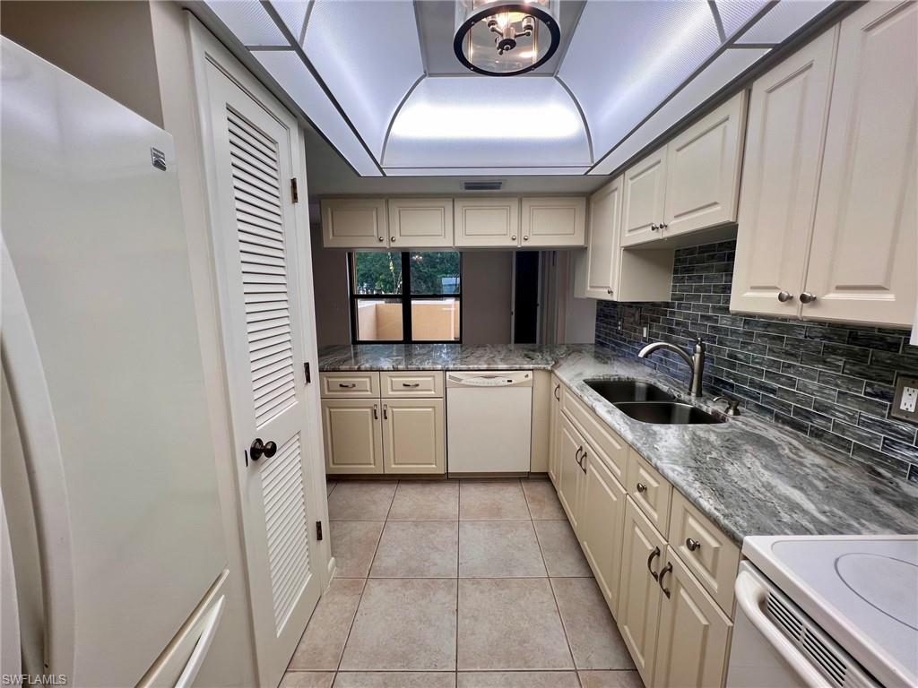 RIVERS CONDO - Residential Lease